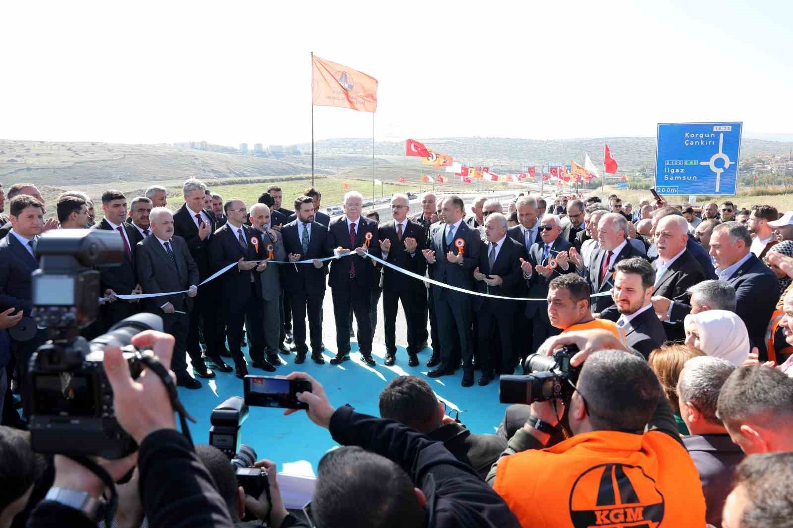 Bakan Uraloğlu: 'Karadeniz'den Akdeniz'e kadar kesintisiz, güvenli ve yüksek standartlı bir ulaşım ağı sağlamış olduk'