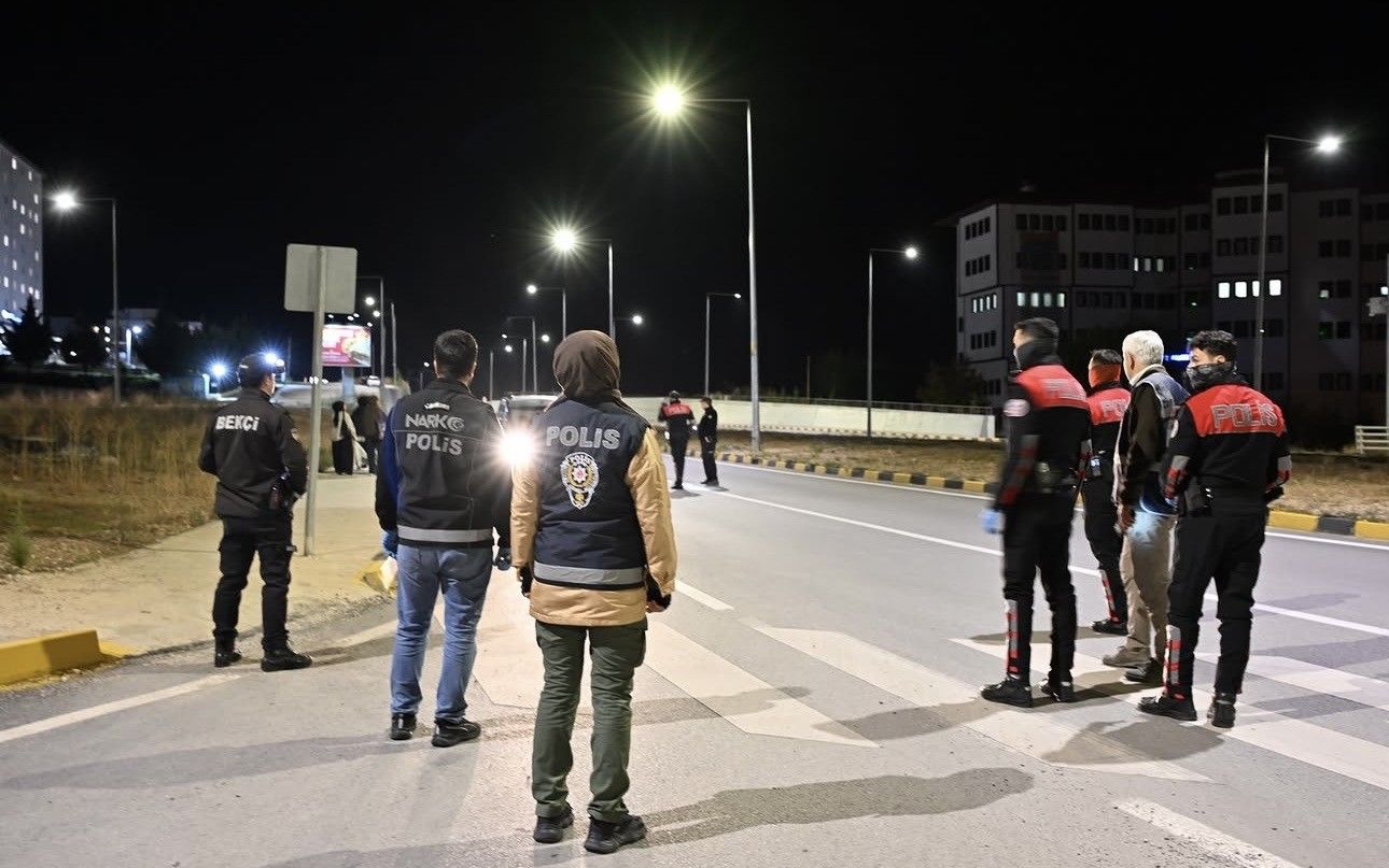 Çankırı'da polis ekiplerinden öğrenci yurtlarının çevresinde sıkı denetim