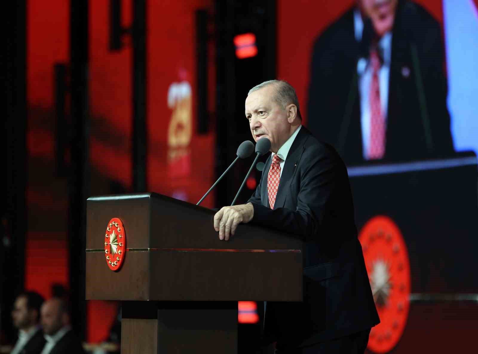 Cumhurbaşkanı Erdoğan: 'Türkiye Cumhuriyetini muasır medeniyetler seviyesinin üzerine çıkarmak için var gücümüzle çalışmaya bugün bir kez daha söz veriyoruz'