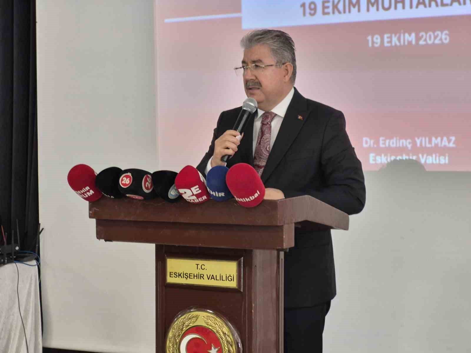 Eskişehir Valisi Dr. Yılmaz, muhtarlara 'Yürekten istirhamımdır' diye seslendi