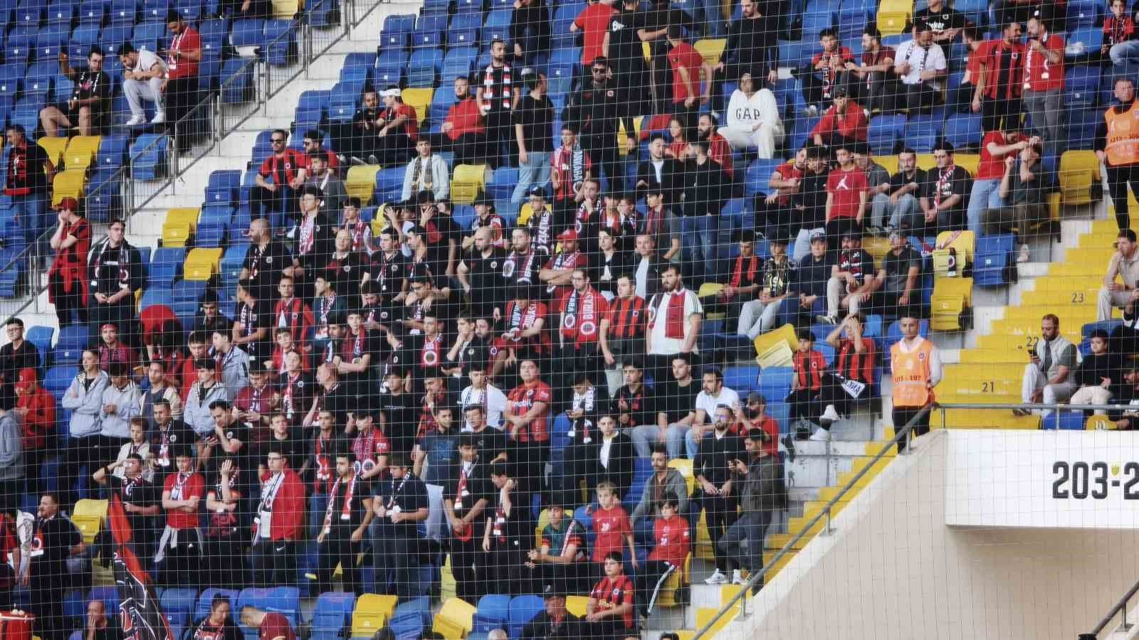 Gençlerbirliği taraftarından isyan: 'Yönetim uyuma, taraftarın dışarıda'