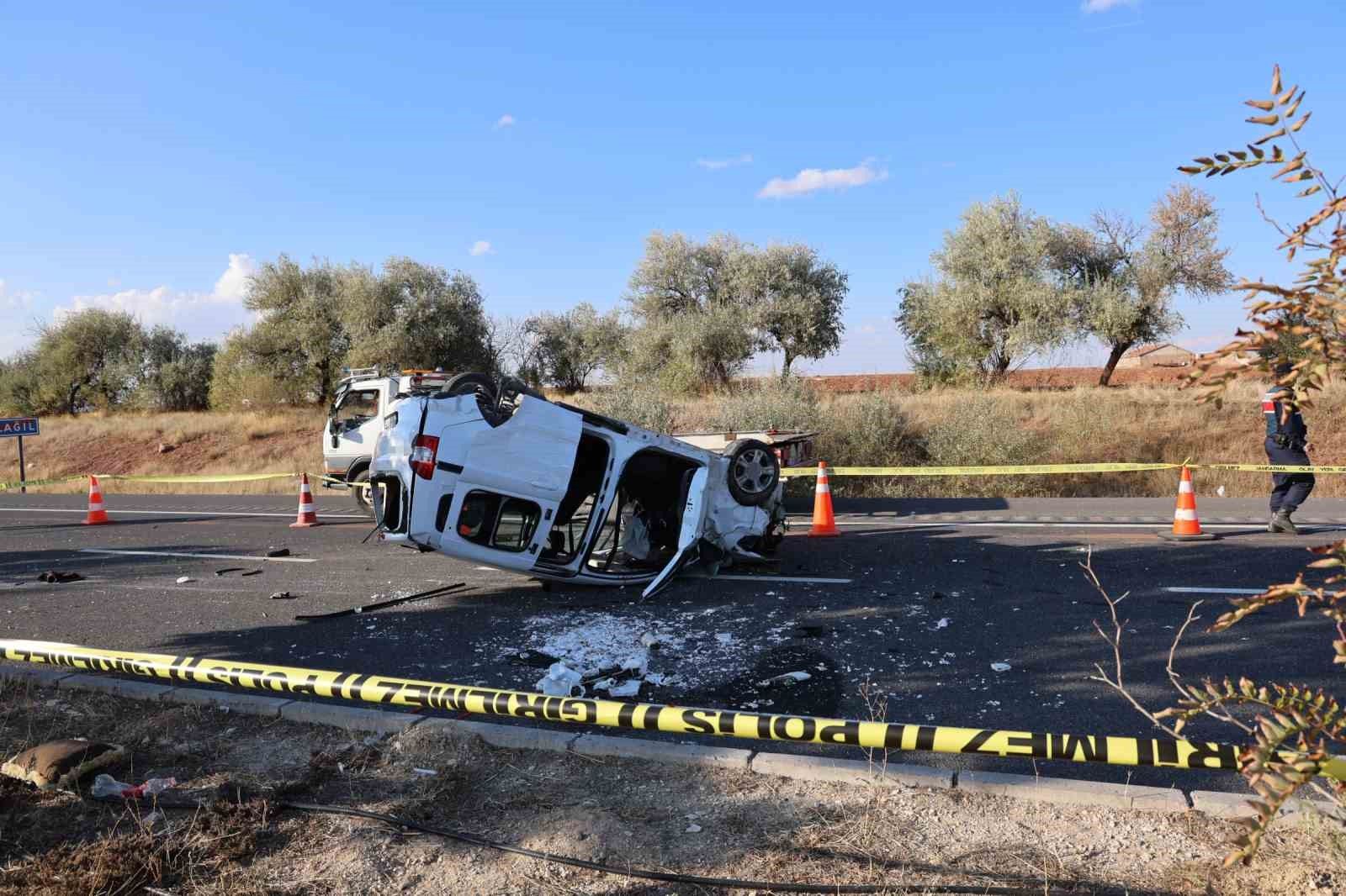 Nevşehir'de refüje çarpan araç takla attı: 1 ölü, 2 yaralı