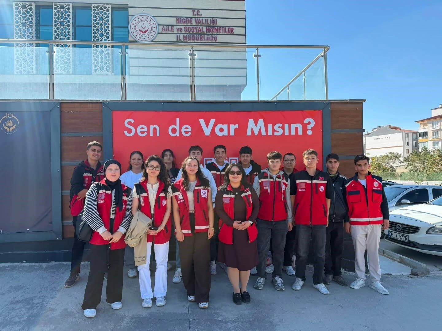 Niğde'de 'İyilik Var' balonları çocuklara moral oldu