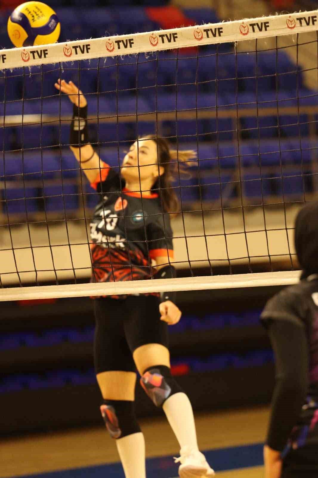 Niğde'de kadınlar voleybol turnuvasının şampiyon belli oldu